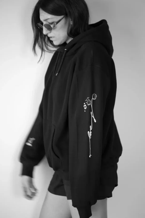 Hoodie Love tattoo σε χρώμα μαύρο - Image 3
