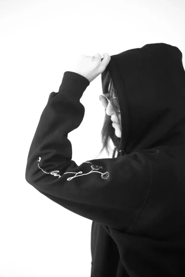 Hoodie Love tattoo σε χρώμα μαύρο - Image 2